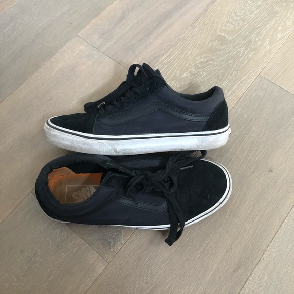 black vans all black